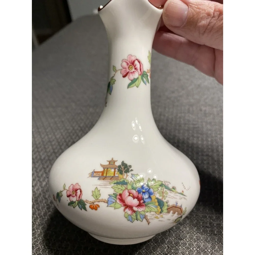 Vtg Crown  Staffordshire Bone China Pagoda Floral 5 7/8” Bud Vase England
